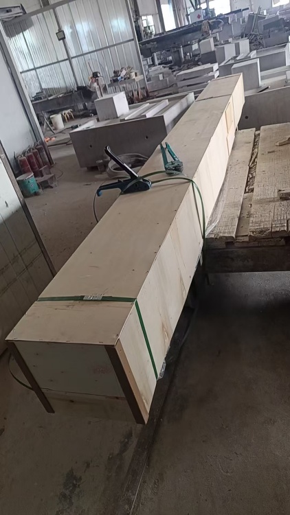 湖州老客戶(hù)定做的大理石平臺(tái)4000*300*300mm發(fā)貨通知